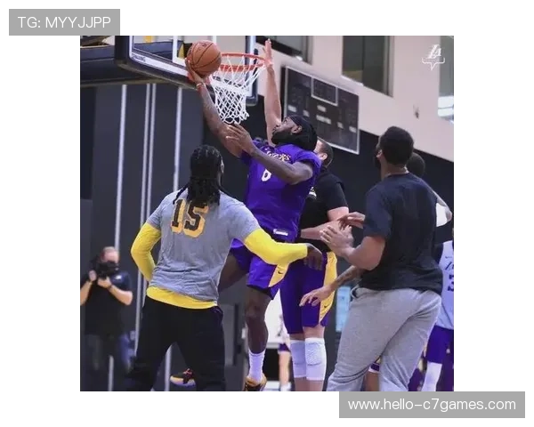 NBA最新动态:湖人队签约新援助力冲击季后赛,詹姆斯状态回升全力备战 NBA最新动态:湖人队签约新援助力冲击季后赛,詹姆斯状态回升全力备战