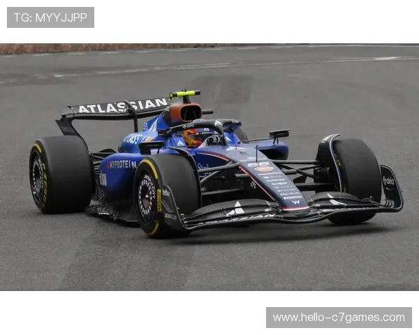 F1赛季最新动态:维斯塔潘力压群雄再夺冠军 红牛团队表现堪称完美 F1赛季最新动态:维斯塔潘力压群雄再夺冠军 红牛团队表现堪称完美