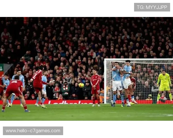 英超争冠格局再生变豪门对决掀起新高潮曼城利物浦阿森纳三强鏖战