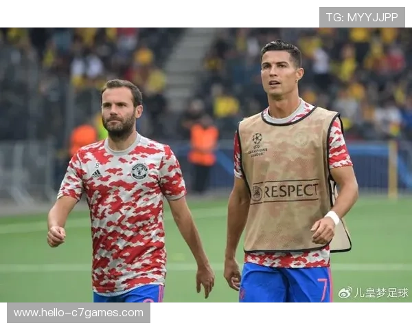 C罗重返曼联引发热议 球迷期待老将带队冲击英超冠军