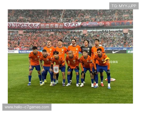 国足新赛季迎强敌挑战 球迷期待核心球员表现惊喜