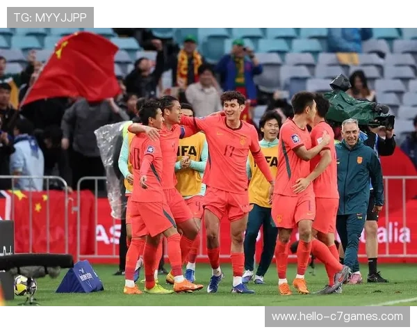 国足新阵容亮相热身赛表现出彩引发球迷热议